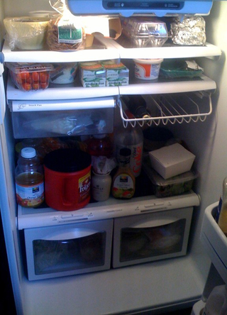 Illustration for article titled Liz Smith Has Gin & Fruit: What's In Your Refrigerator?